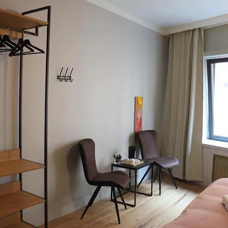 Charming In Center Ii Apartment *